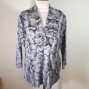 Chaus Women’s Top Snakeskin V-neck Zipper Details at Shoulder 3/4 Sleeve Size L